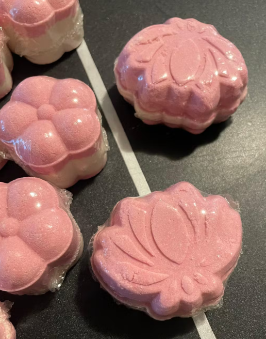 Bath bombs made with a custom mold